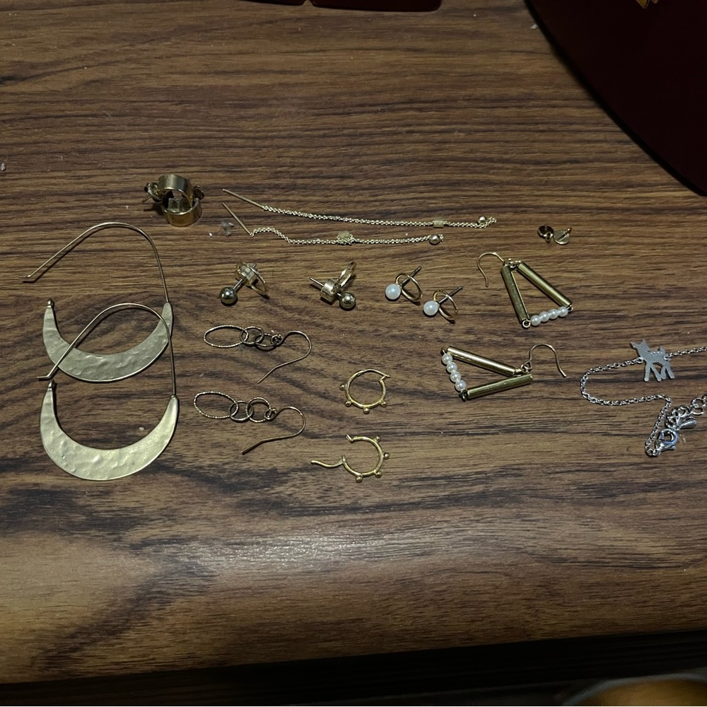 Random lot of jewelry